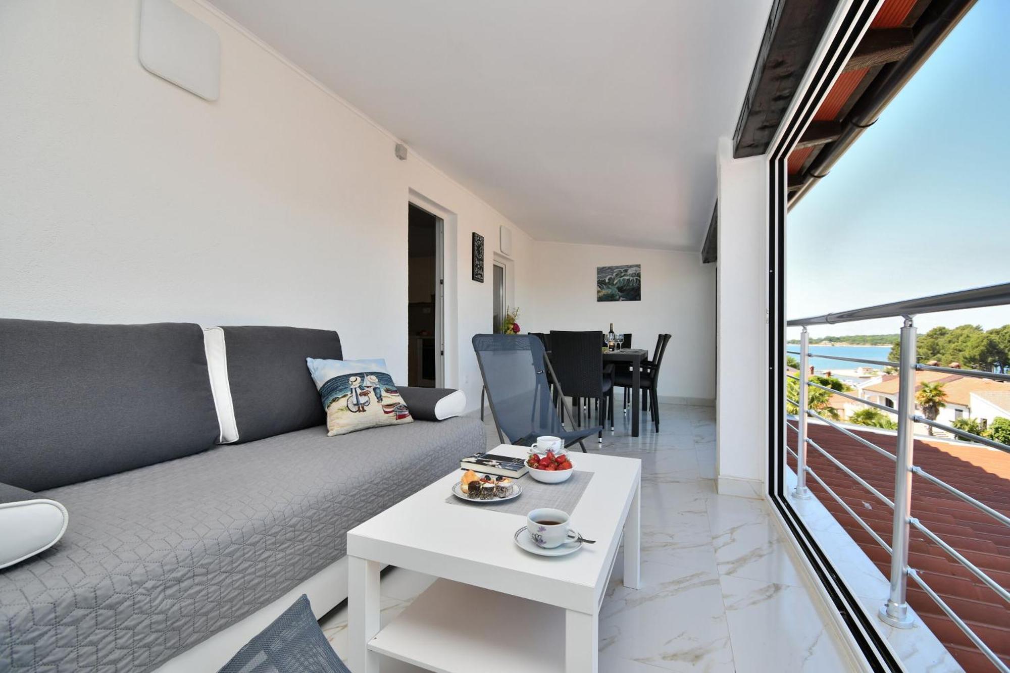 Apartments Ester Funtana Exterior photo
