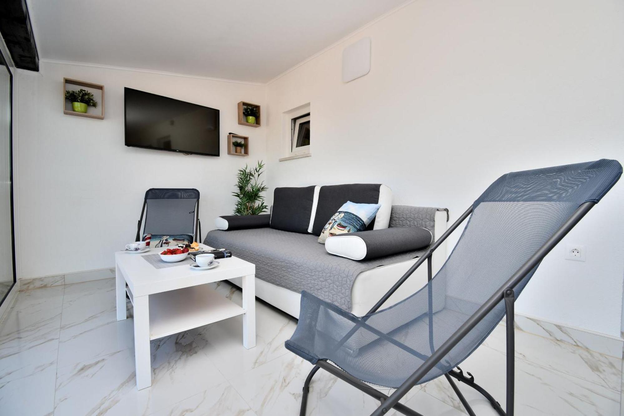 Apartments Ester Funtana Exterior photo
